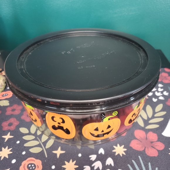 Hyde and Eek glass Tupperware and lid Halloween Lumpkin pyrex 7 cup - Picture 2 of 4